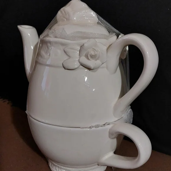 Vintage Teapot Cup Set Stacked White Porcelain with Relief Molded White Flowers - Picture 3 of 15
